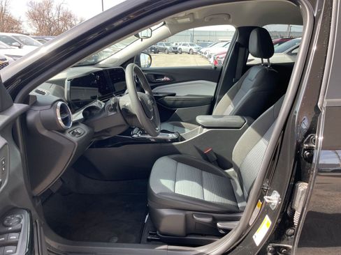 Used 2025 Chevrolet Trax LT image 25