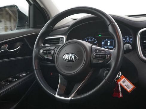 Used 2017 Kia Sorento AWD w/ LX Convenience Package image 14