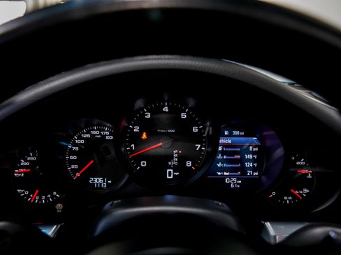Used 2018 Porsche 911 Carrera 4S image 11