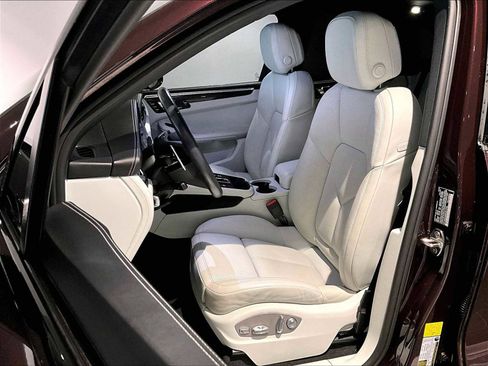 Used 2023 Porsche Macan S image 8