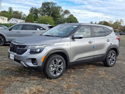 New 2026 Kia Seltos LX image 2