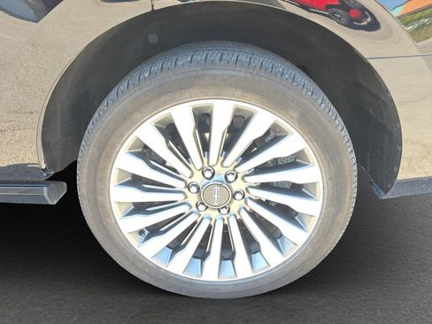 Used 2019 Lincoln Navigator Reserve AWD/4WD image 5