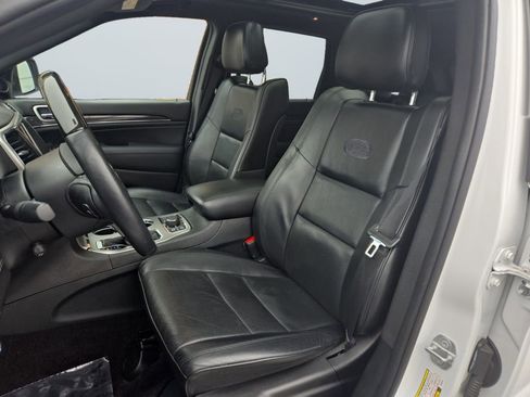 Used 2018 Jeep Grand Cherokee Overland image 9
