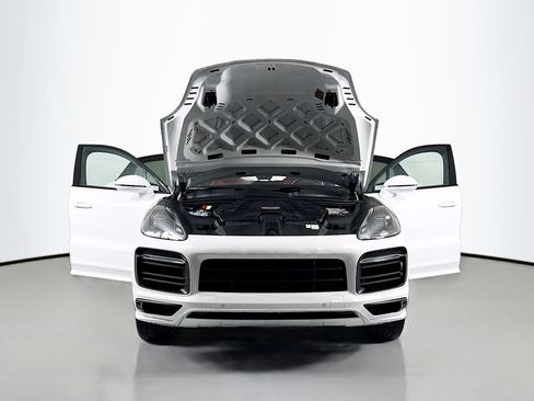 Used 2022 Porsche Cayenne GTS AWD/4WD image 25