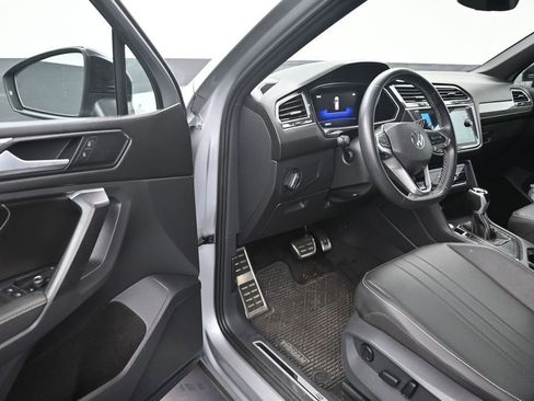 Used 2023 Volkswagen Tiguan SE R-Line FWD image 10