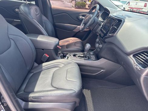 Used 2019 Jeep Cherokee Overland AWD/4WD image 50