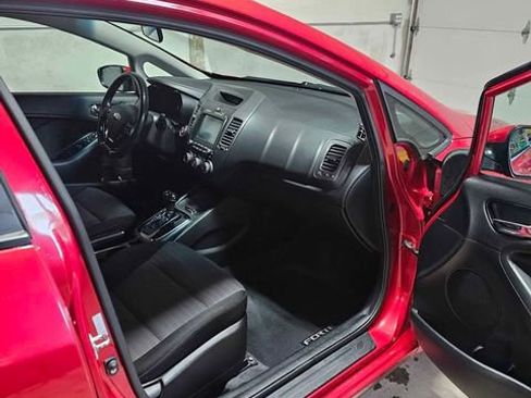 Used 2018 Kia Forte S w/ S Technology Plus Package FWD image 9