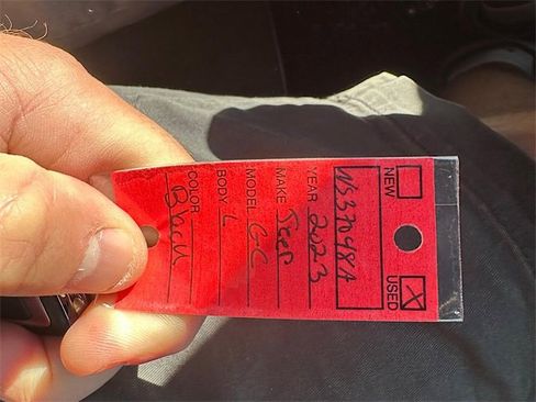 Used 2023 Jeep Grand Cherokee L Laredo image 27