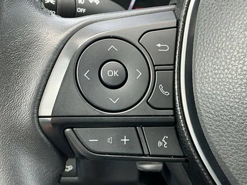 Used 2020 Toyota RAV4 Limited FWD image 32