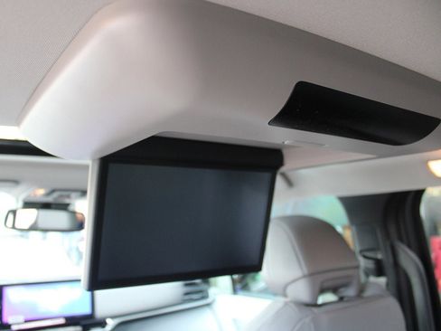 Used 2025 Toyota Sienna XLE image 20