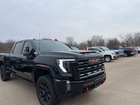 Used 2024 GMC Sierra 2500 AT4 w/ AT4 Premium Plus Package image 3