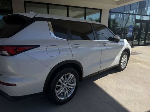 Used 2022 Mitsubishi Outlander ES FWD image 13