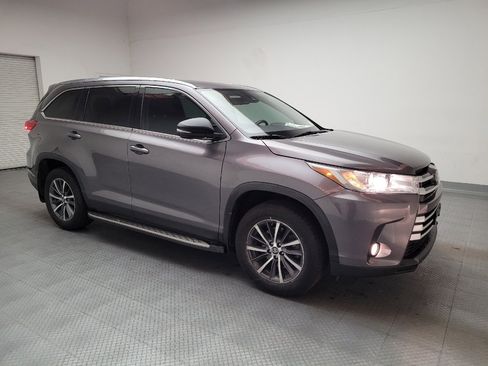 Used 2019 Toyota Highlander XLE image 11