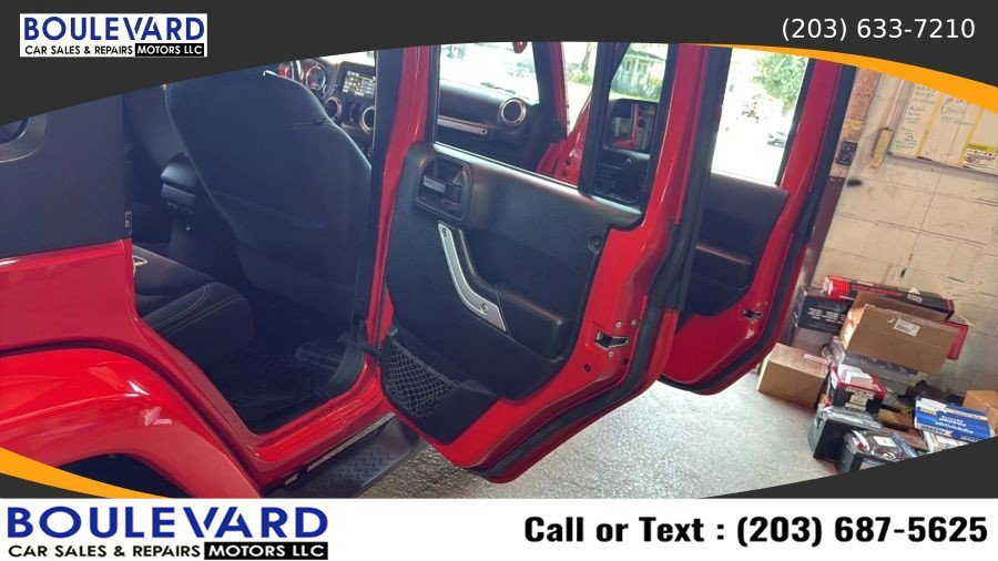Used 2016 Jeep Wrangler Unlimited Sahara AWD/4WD image 27