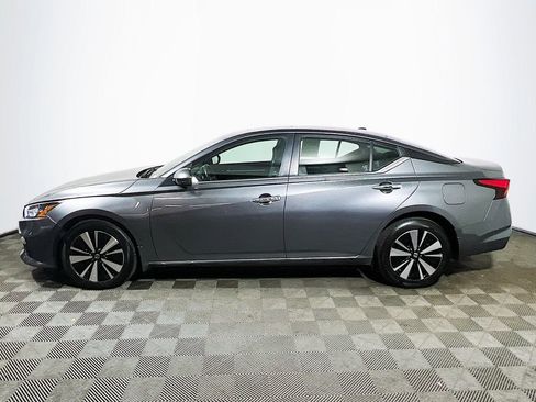 Used 2022 Nissan Altima 2.5 SV w/ SV Premium Package image 5