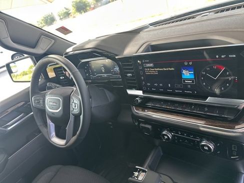Used 2025 GMC Sierra 1500 Elevation image 11