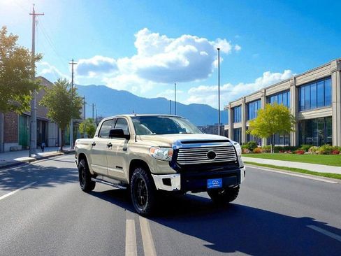 Used 2017 Toyota Tundra SR5 w/ SR5 Upgrade Package image 1