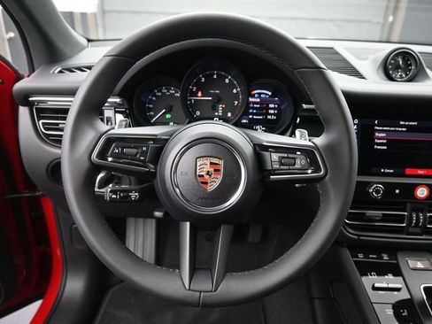 Certified 2025 Porsche Macan AWD/4WD image 9