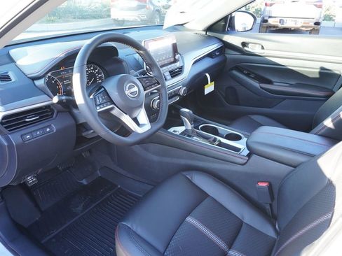 Used 2025 Nissan Altima 2.5 SR image 16
