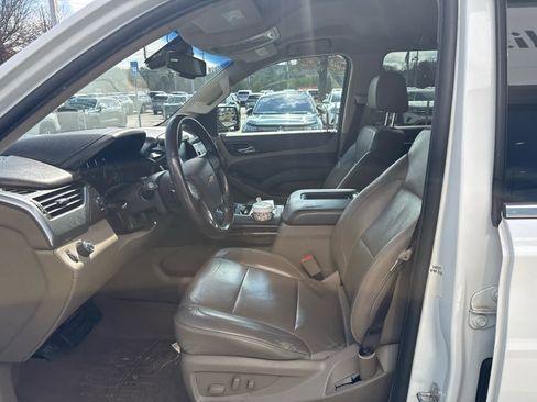 Used 2018 Chevrolet Suburban LT image 19