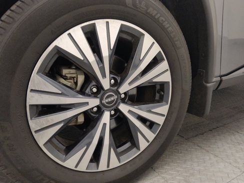 Used 2023 Nissan Rogue SV FWD image 31