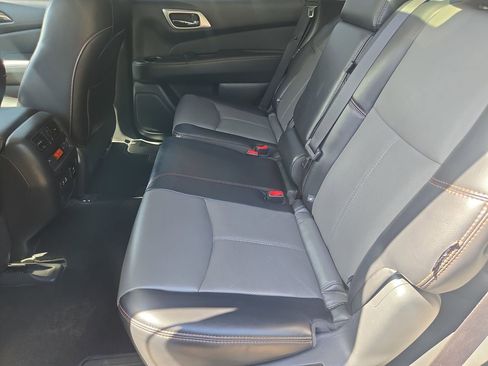 Used 2020 Nissan Pathfinder SL FWD image 18