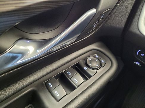 Used 2024 GMC Terrain SLT image 27