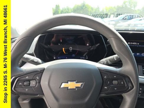 Used 2025 Chevrolet Trax LT FWD image 15