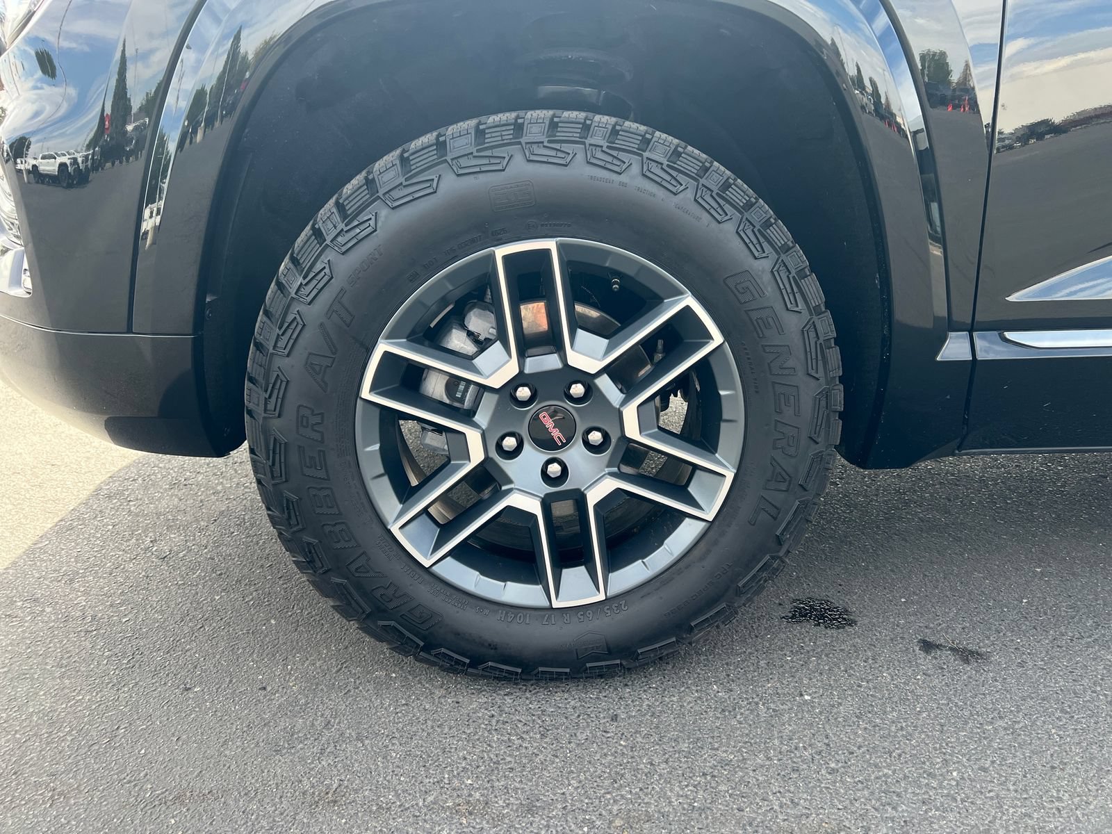 New 2026 GMC Terrain AT4 w/ LPO, Black Badging Package AWD/4WD image 30