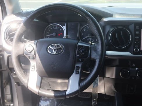 Certified 2021 Toyota Tacoma SR5 AWD/4WD image 7