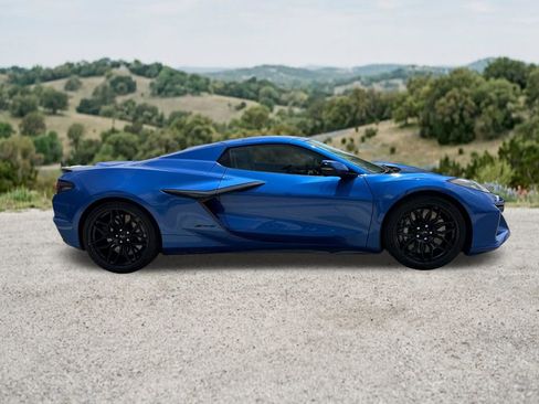 Used 2023 Chevrolet Corvette Z06 RWD image 11