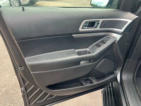 Used 2015 Ford Explorer XLT w/ Equipment Group 202B AWD/4WD image 5