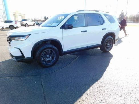 Certified 2025 Honda Pilot TrailSport image 7