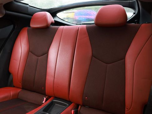 Used 2013 Hyundai Veloster w/ Style Pkg FWD image 8