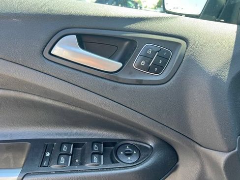 Used 2017 Ford Escape Titanium FWD image 33