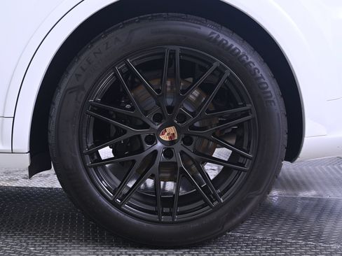 Used 2026 Porsche Cayenne S AWD/4WD image 12