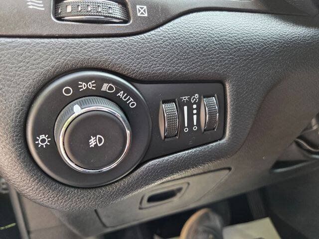 Used 2020 Jeep Cherokee Trailhawk w/ Cold Weather Group AWD/4WD image 20