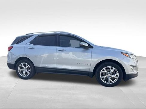 Used 2018 Chevrolet Equinox LT w/ Sun & Infotainment Package AWD/4WD image 4