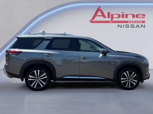 Used 2024 Nissan Pathfinder Platinum AWD/4WD image 6