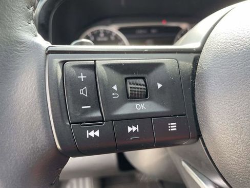 Used 2025 Nissan Pathfinder SV image 21