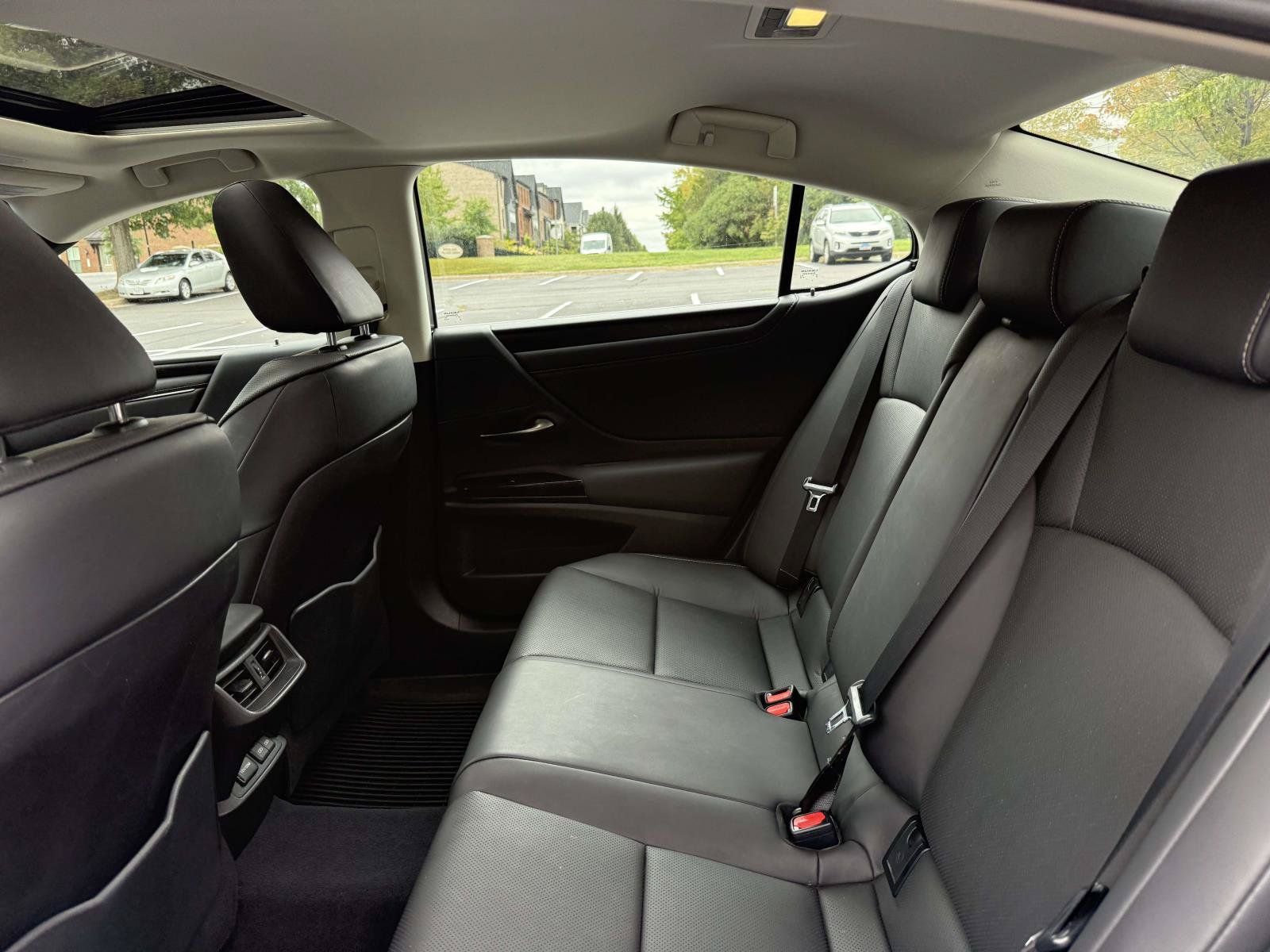 Used 2023 Lexus ES 350 w/ Premium Package FWD image 17