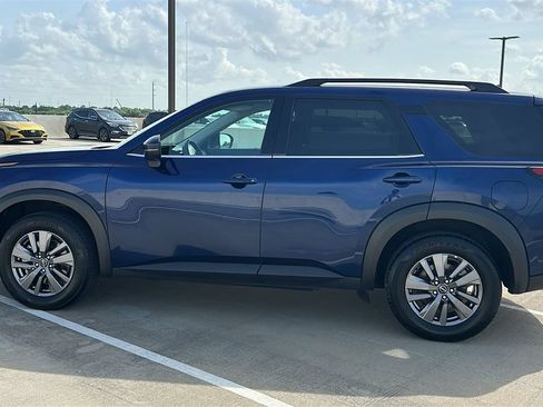 Used 2025 Nissan Pathfinder SV FWD image 9
