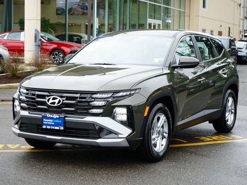 Used 2025 Hyundai Tucson SE image 1