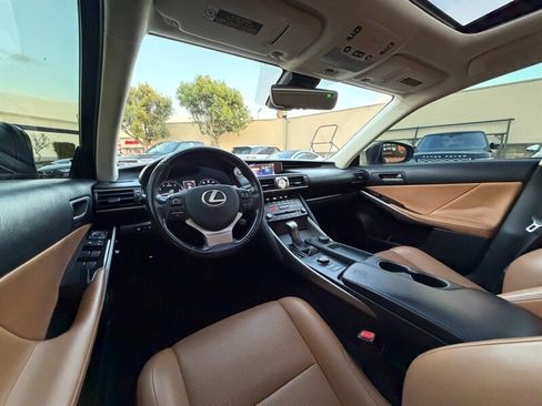 Used 2018 Lexus IS 300 RWD image 33