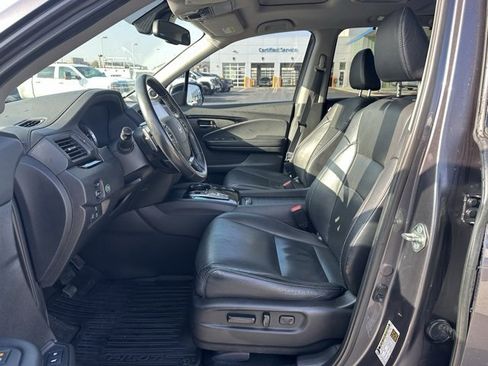 Used 2017 Honda Pilot Elite image 2