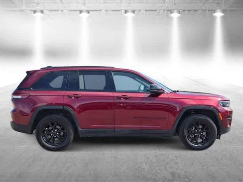 Used 2024 Jeep Grand Cherokee Altitude AWD/4WD image 9