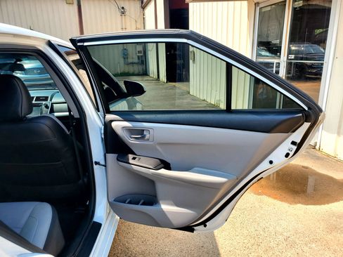 Used 2017 Toyota Camry SE FWD image 23