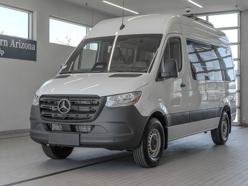 Used 2025 Mercedes-Benz Sprinter 2500 image 25