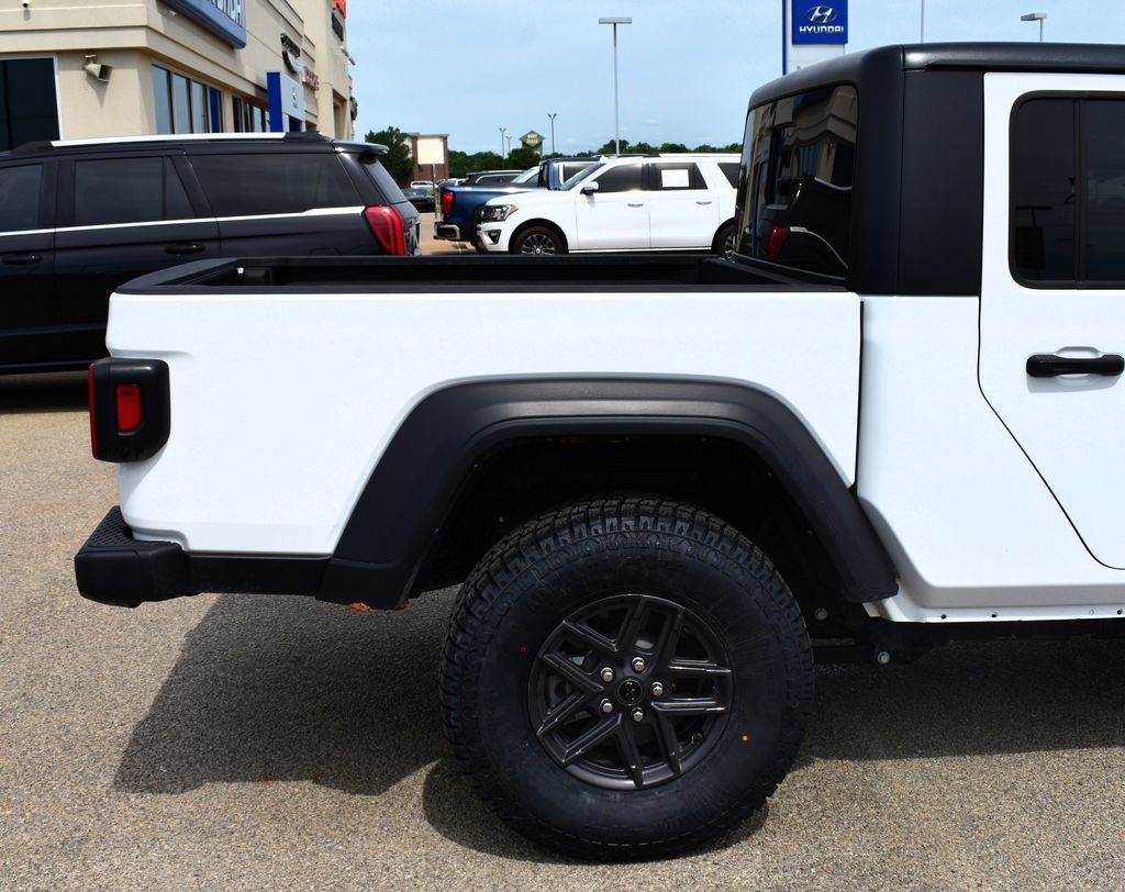 Used 2025 Jeep Gladiator Sport AWD/4WD image 10