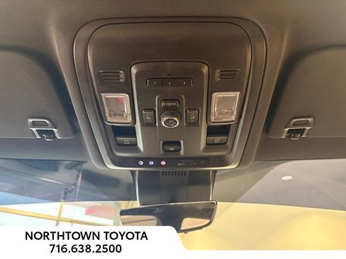 Used 2023 Chevrolet Suburban High Country AWD/4WD image 22